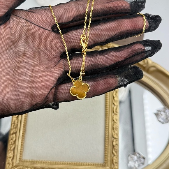 Lucky Alhambra Clover Pendant Necklace Gold & Tiger’s Eye with logo and box - Picture 5 of 11